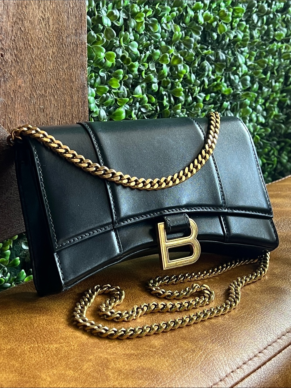 BALENCIAGA Hourglass Crossbody /Antique Gold Chain In Black Calfskin Leather NWT - Picture 2 of 16